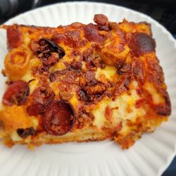 Two Guys Pizza - Two Giys Pizza Deep Dish Slice