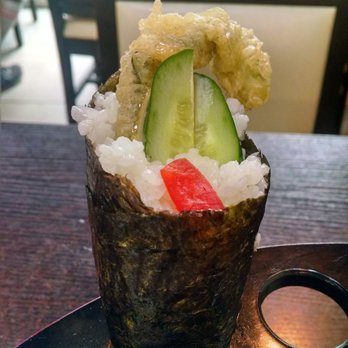 瀛素食 - Soft shell crab handroll. "crab" is tempura seaweed - Vegetarian Near Me - Hong Kong, HK 瀛素食 - Soft shell crab handroll. "crab" is tempura seaweed - Vegetarian Near Me - Hong Kong, HK