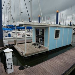 League City Yacht Sales - League City Yacht Sales floating office on Pier 27.