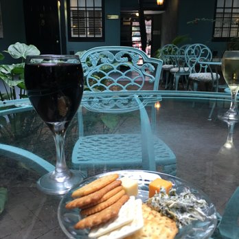 Indigo Inn - Free wine and cheese in the afternoon. Awesome! :) - Hotels Near Me - Charleston, South Carolina Indigo Inn - Free wine and cheese in the afternoon. Awesome! :) - Hotels Near Me - Charleston, South Carolina