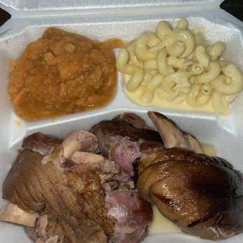 Choice Barbecue Restaurant - Ham hocks with mac and cheese and sweet potatoes (yams) - Barbeque Near Me - Killeen, Texas Choice Barbecue Restaurant - Ham hocks with mac and cheese and sweet potatoes (yams) - Barbeque Near Me - Killeen, Texas