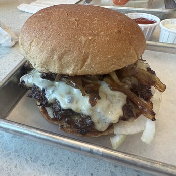 Burger Lounge - The classic - Burgers Near Me - Manhattan Beach, California