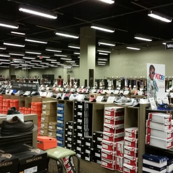 DSW Designer Shoe Warehouse - Shoe Stores Near Me - Holyoke, Massachusetts DSW Designer Shoe Warehouse - Shoe Stores Near Me - Holyoke, Massachusetts