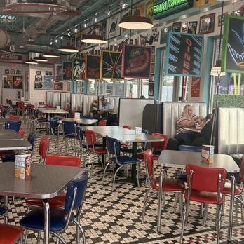 Portillo's - Dining room room, lots of seating - Hot Dogs Near Me - Orlando, Florida