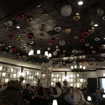 Petterinos - Dining Room - American Near Me - Chicago, Illinois