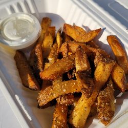 Fancy Feeding You - Potato wedges with dipping sauce