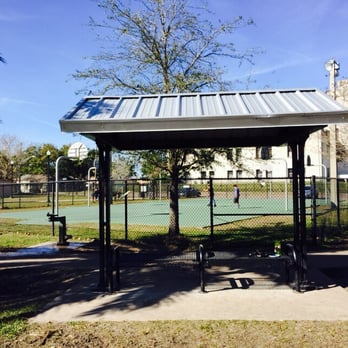 Confederate Park - Covered benches for pet's pets. - Dog Parks Near Me - Jacksonville, Florida