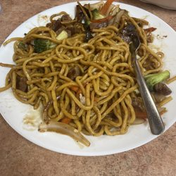 Nikki Japanese Restaurant - Steak lo mein with veggies