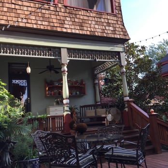 Inn At 425 - More backyard/garden - Bed & Breakfast Near Me - Kansas City, Missouri