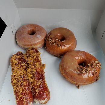 Fan-Fan Doughnuts - 2 guava and cheese, a vanilla glazed and 2 brown butter caramels..... sooooo good - Donuts Near Me - Brooklyn, New York Fan-Fan Doughnuts - 2 guava and cheese, a vanilla glazed and 2 brown butter caramels..... sooooo good - Donuts Near Me - Brooklyn, New York