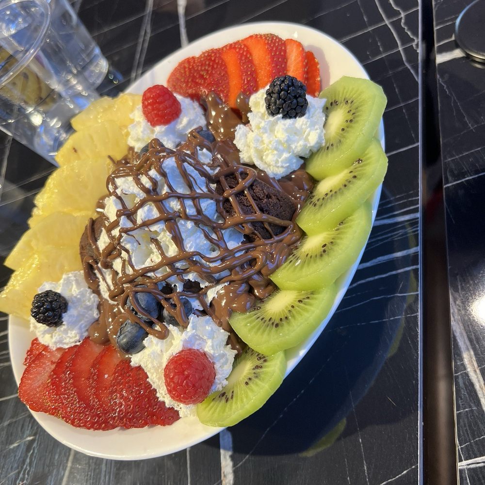 Melt n Dip - Nutella Fruit Salad (48) - Ice Cream & Frozen Yogurt Near Me - Aurora, Illinois