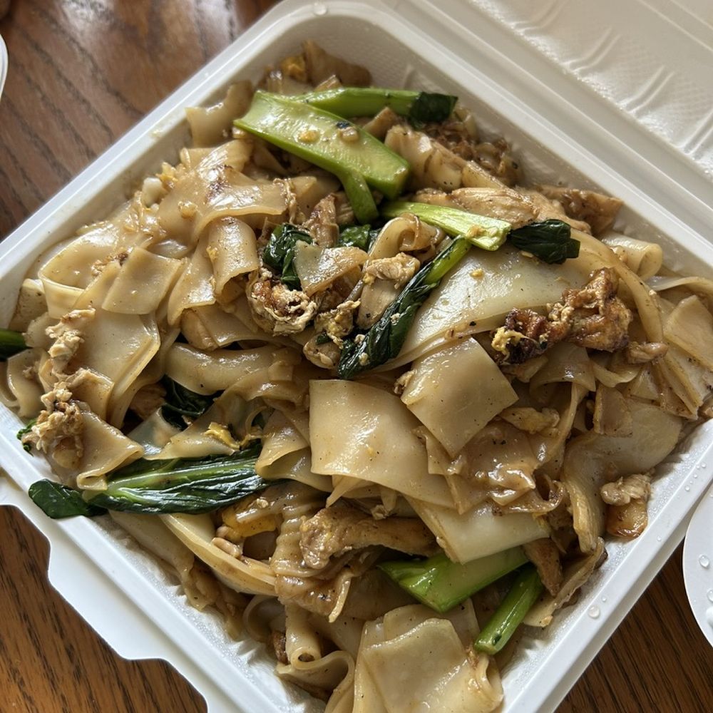 Vientiane Lao Thai - chicken pad see ew - Thai Near Me - Garden Grove, California Vientiane Lao Thai - chicken pad see ew - Thai Near Me - Garden Grove, California