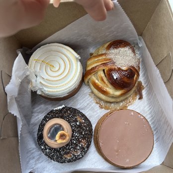 La Cabra - cardamom bun is the moment - Bakeries Near Me - New York, New York