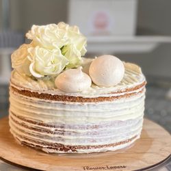 Lidu Bakes - Vanilla Naked Cake