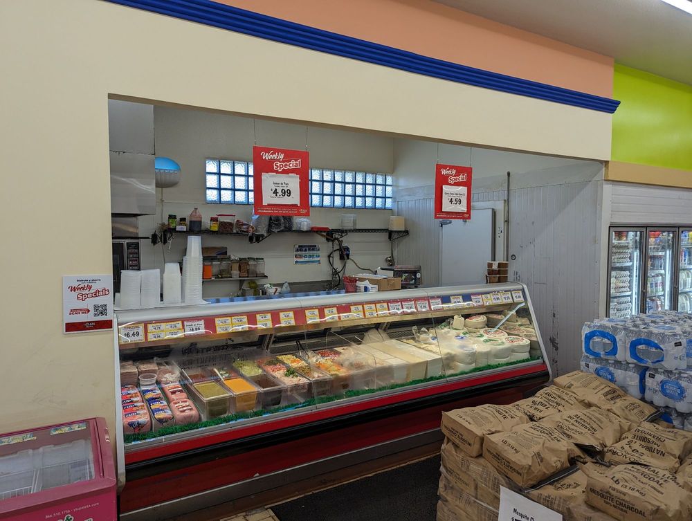 La Plaza Market