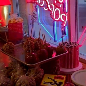 Candyland - Caramel Apples in Candyland window display - Candy Stores Near Me - Minneapolis, Minnesota