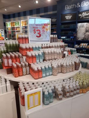 Bath & Body Works, 5760 Highway 6, Missouri City, TX 77459, US