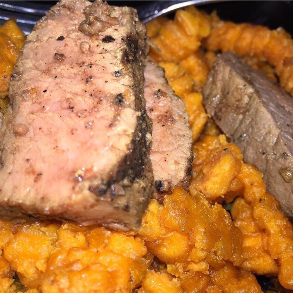 Honey carver steak with sweet potato fries and green beans Honey carver steak with sweet potato fries and green beans