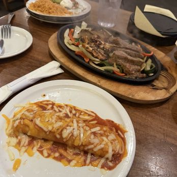 Acapulco Restaurant & Cantina - FAJITAS DUO chicken and steak Chicken ENCHILADAS RANCHERAS - Mexican Near Me - Long Beach, California