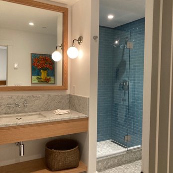 Best Bower - Bathroom - Guest Houses Near Me - Portland, Maine Best Bower - Bathroom - Guest Houses Near Me - Portland, Maine