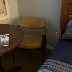 M22 Inn - Glen Arbor - Dated furnishings.