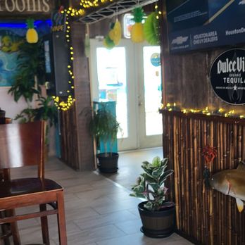 Beachfront Deck Bar & Grill - Bars Near Me - Surfside Beach, Texas