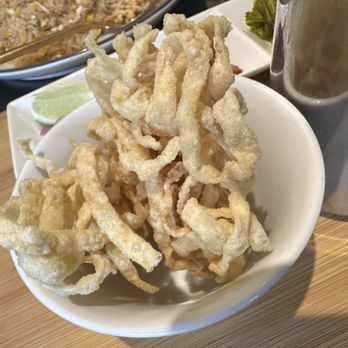 Kapow Thai Eatery - Crispy noodles to go with the Kow Soi duck - Thai Near Me - Union City, California