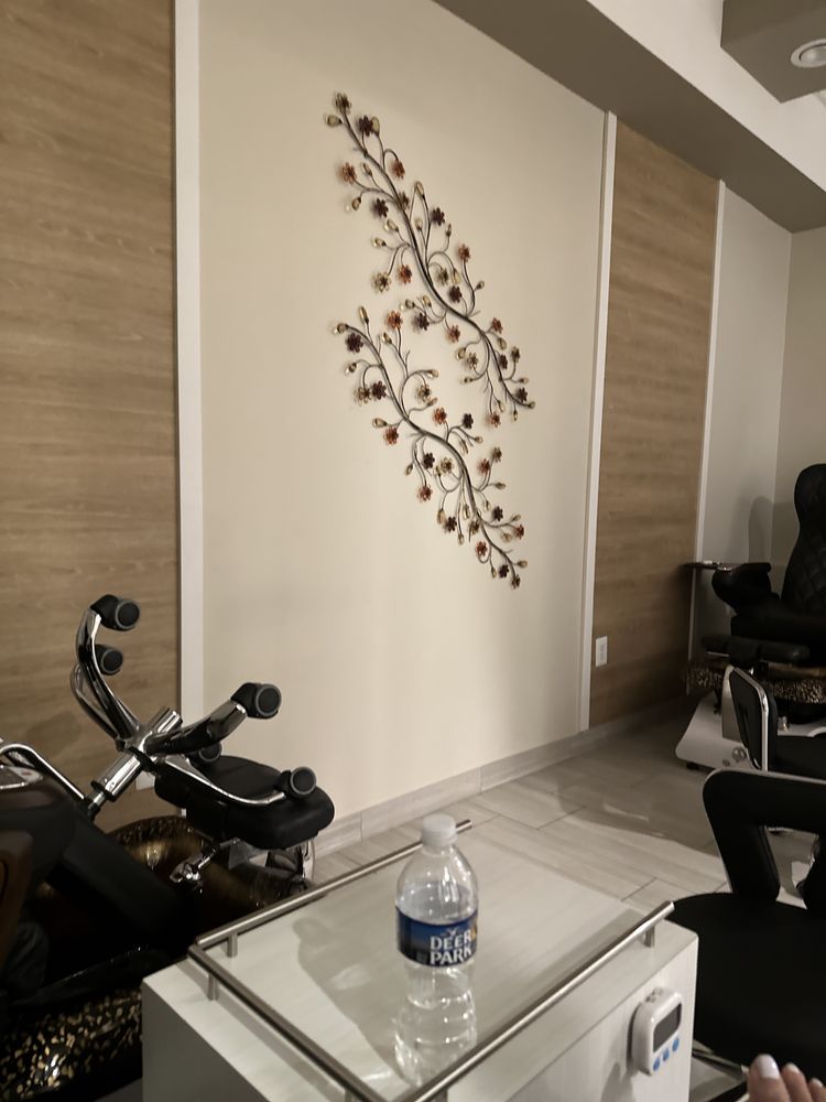 NAIL TOUCH Updated September 2024 19 Photos & 23 Reviews 19 E Padonia Rd, Lutherville