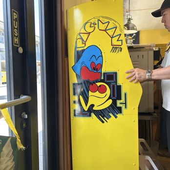 Marujuu - You can play pac man while waiting for your table - Japanese Near Me - Honolulu, Hawaii
