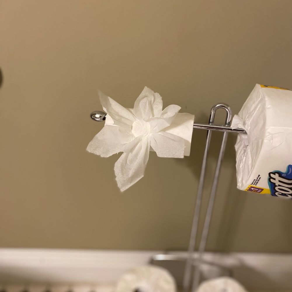 Life Maid Simple - Lakin takes her time making sure every inch of our offices, bathrooms, & kitchen areas are sparkling clean! - Home Cleaning Near Me - East Greenwich, Rhode Island