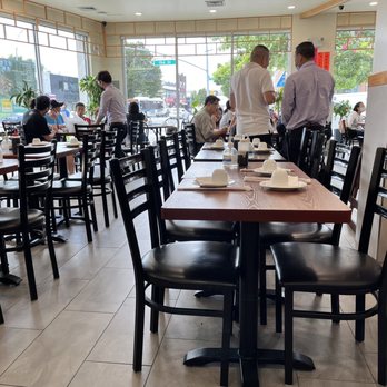 Golden Wonton King - Dining room - Cantonese Near Me - Flushing, New York