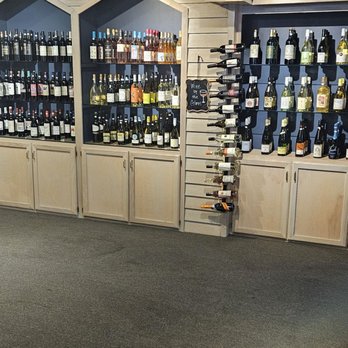 Pop The Cork - Wine Bars Near Me - Moline, Illinois