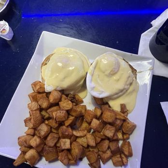 South Street Diner - Eggs Benedict - Diners Near Me - Boston, Massachusetts
