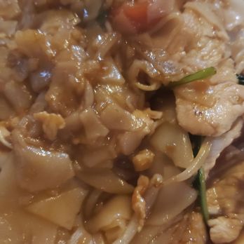 Thai Spices Restaurant - Chicken drunken noodles - Thai Near Me - Lodi, California Thai Spices Restaurant - Chicken drunken noodles - Thai Near Me - Lodi, California