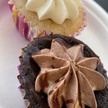 Old York Cellars - Wine Infused Cupcakes - Wine Tasting Room Near Me - Ringoes, New Jersey
