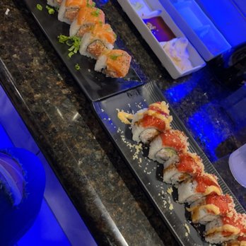 Show Sushi - Alaskan  roll King's Roll (8pcs) - Sushi Bars Near Me - San Dimas, California