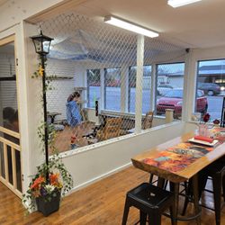 MeWow Cat Cafe