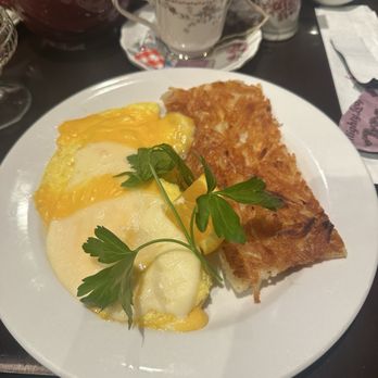 Tweet - Cheese omelette and delicious crispy hash browns. - New American Near Me - Chicago, Illinois Tweet - Cheese omelette and delicious crispy hash browns. - New American Near Me - Chicago, Illinois