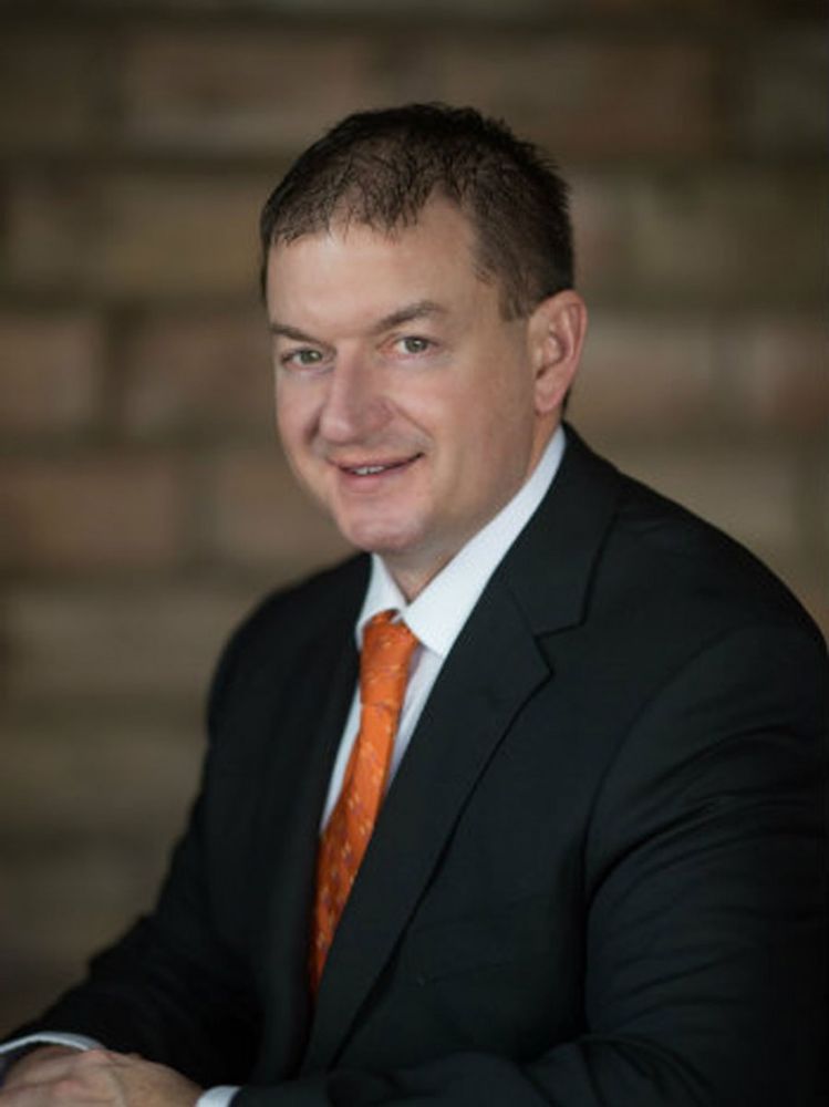 LEE GIERSZEWSKI BETTER HOMES & GARDENS Contact Agent 1022 E