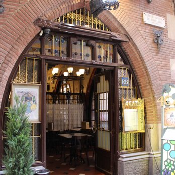 Museu Picasso - Entrance to the 4 Cats bar were Picasso and his friends frequented. - Museums Near Me - Barcelona, B Museu Picasso - Entrance to the 4 Cats bar were Picasso and his friends frequented. - Museums Near Me - Barcelona, B