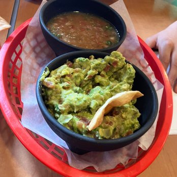 Calle Mexico - Guacamole y salsa - sooo flavourful - Mexican Near Me - Edmonton, Alberta
