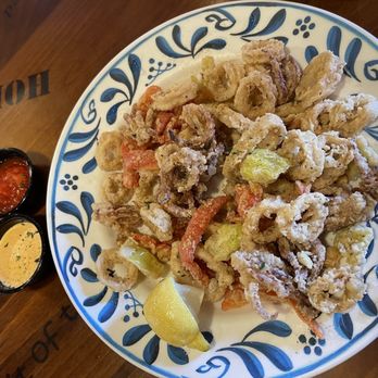 Bubba Gump Shrimp - Calamari with remoulade and marinara - Seafood Near Me - Long Beach, California