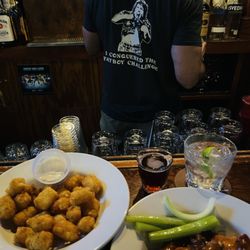 Hamilton's Bar & Grill - Tots & Wings