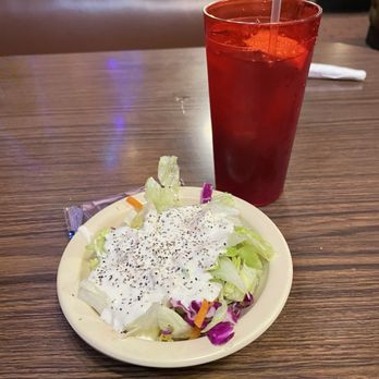 Chris' & Pitt's - Dinner salad. - Barbeque Near Me - Downey, California