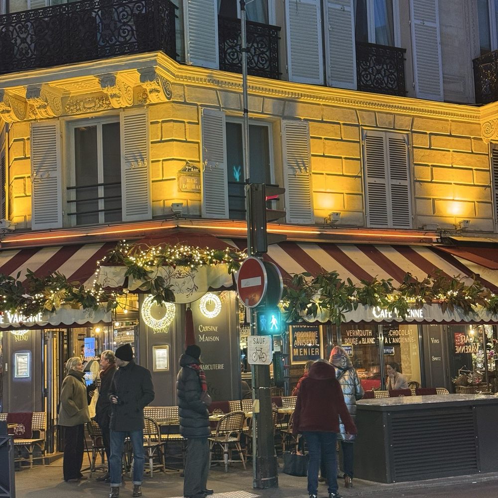 Café Varenne - Outside - French Near Me - Paris, 75 Café Varenne - Outside - French Near Me - Paris, 75