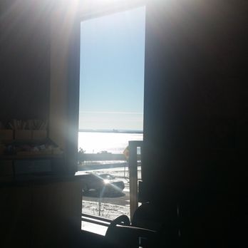 Einstein Bros Bagels - the sun shining through a window - Bagels Near Me - Duluth, Minnesota