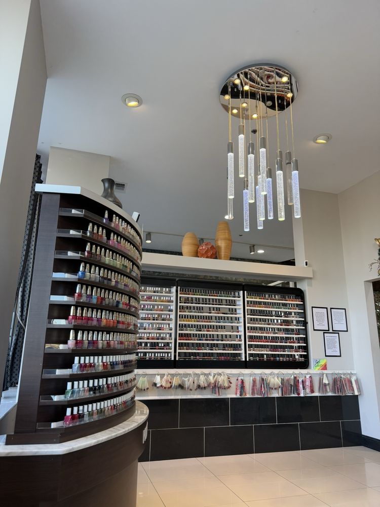 La Vallée Spa and Nails Logo