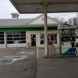 K & W Automotive - Front of building