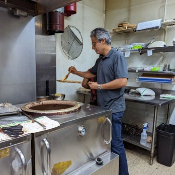 Tandoori Grill - Syed showing us how it's done - Indian Near Me - Columbus, Ohio