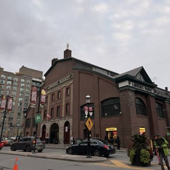 St. Lawrence Market - Farmers Market Near Me - Toronto, Ontario St. Lawrence Market - Farmers Market Near Me - Toronto, Ontario